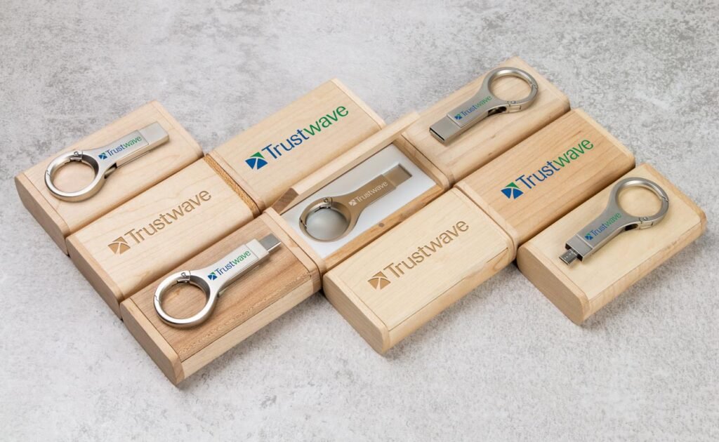 keychain metal pendrive in wooden case package