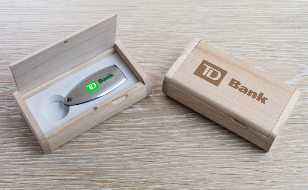 metal usb flash drive in wooden case with logo paint on usb and logo laser on case