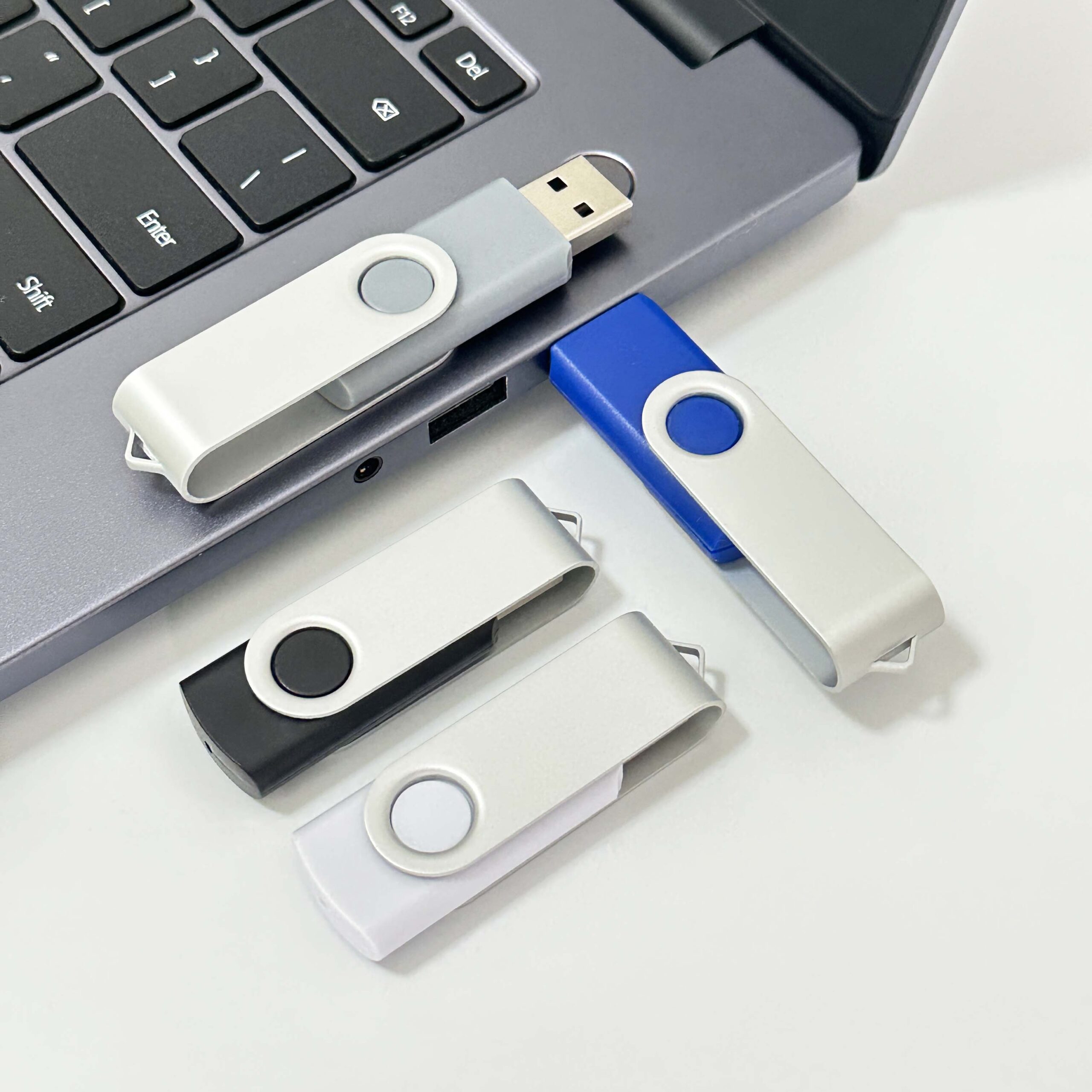 rotating pendrive Plug into computer